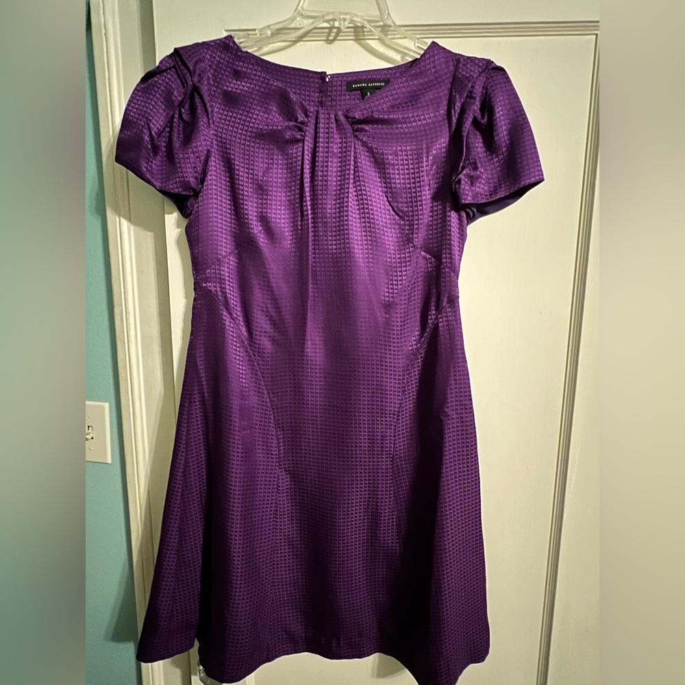 Banana Republic Textured Purple Knee length Dress. 
Size 6.
